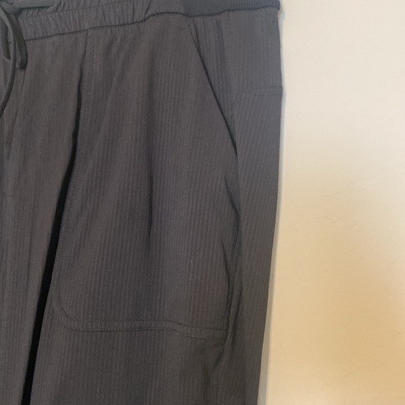 Lululemon Women’s Black Jogger Pants - Picture 3 of 5